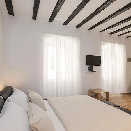 Apartament Kalelarga