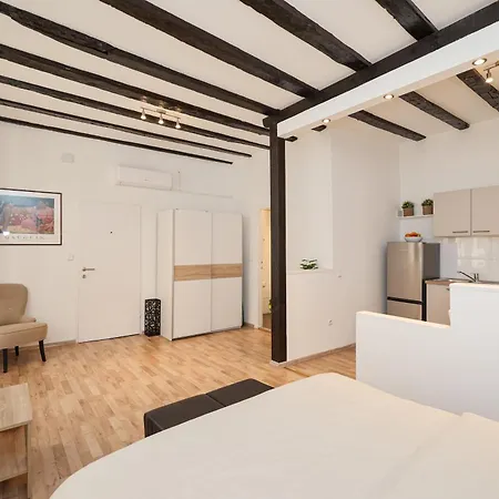 Kalelarga Apartament *