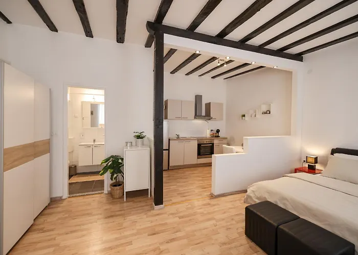 Kalelarga Apartment