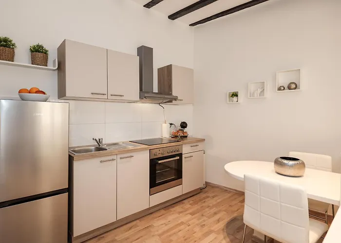 Kalelarga Apartment