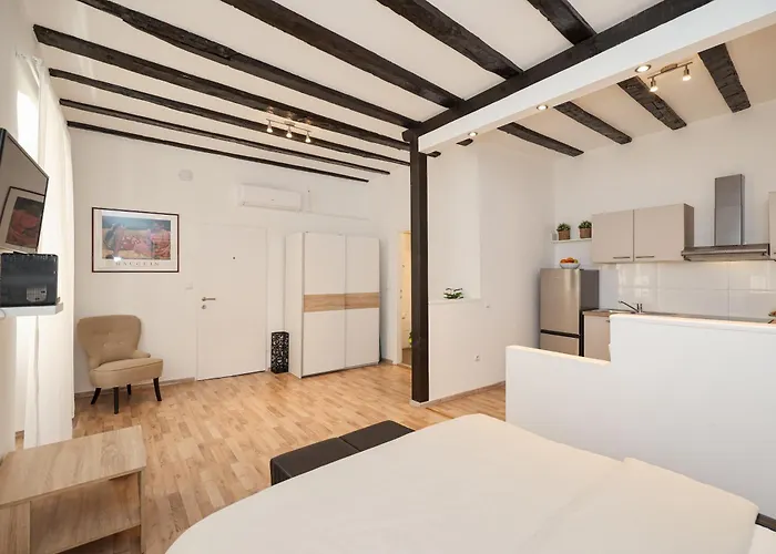 Kalelarga Apartment *