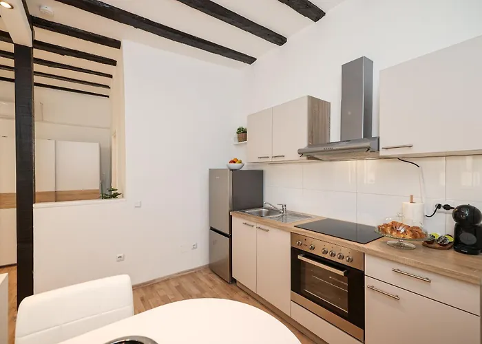 Kalelarga Apartment *