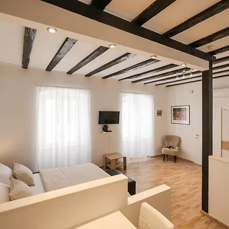 Apartment Kalelarga *